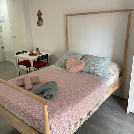 Joan Miro Apartment ตอร์เรโมลิโนส ภายนอก รูปภาพ