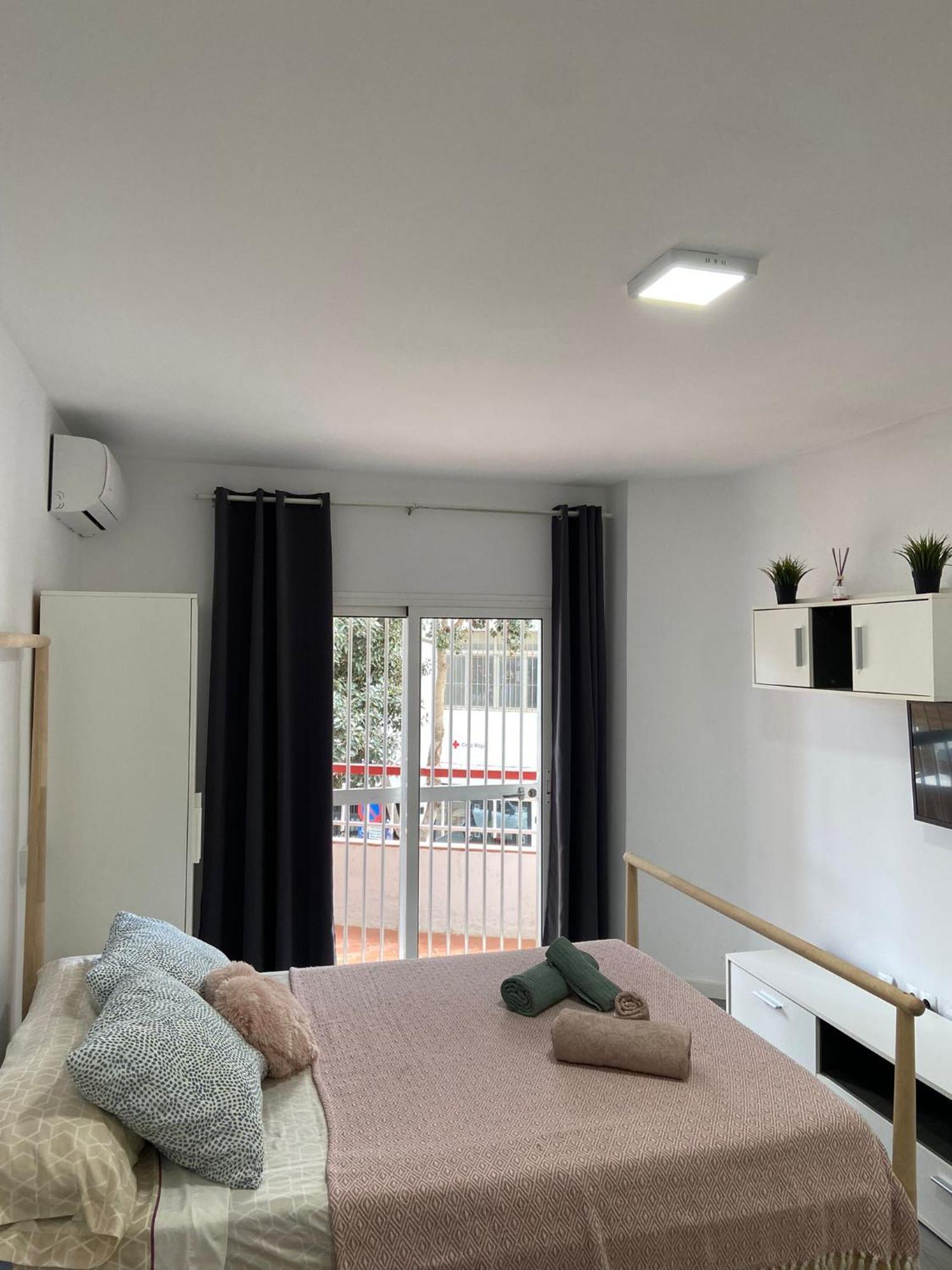 Joan Miro Apartment ตอร์เรโมลิโนส ภายนอก รูปภาพ