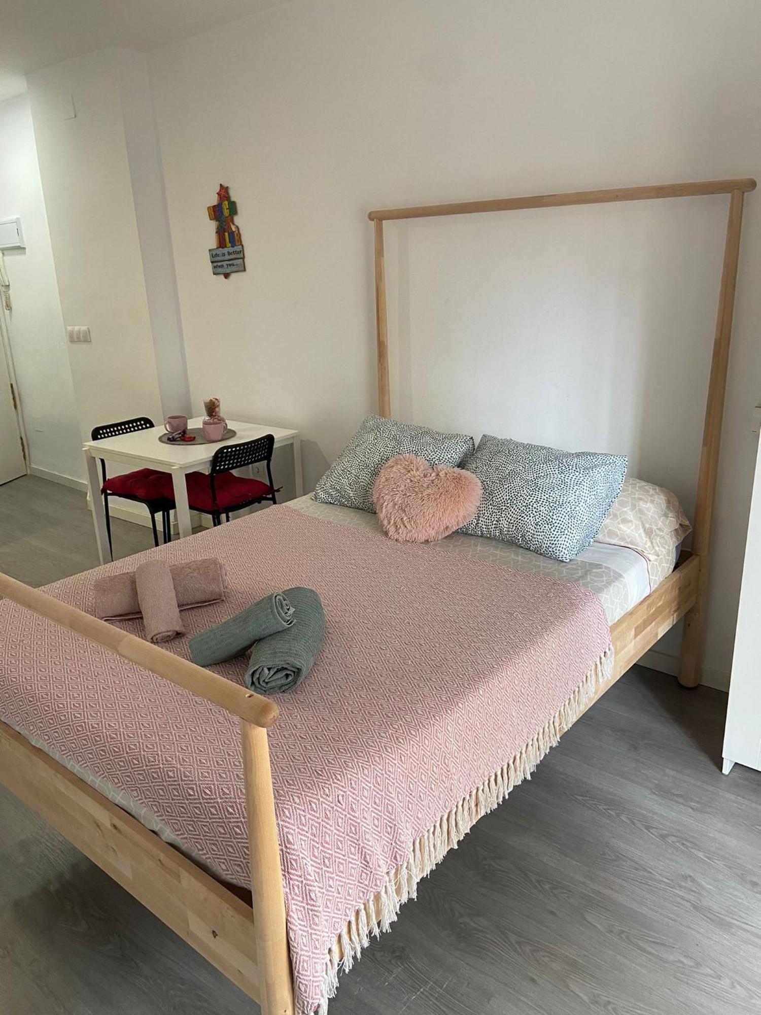 Joan Miro Apartment ตอร์เรโมลิโนส ภายนอก รูปภาพ