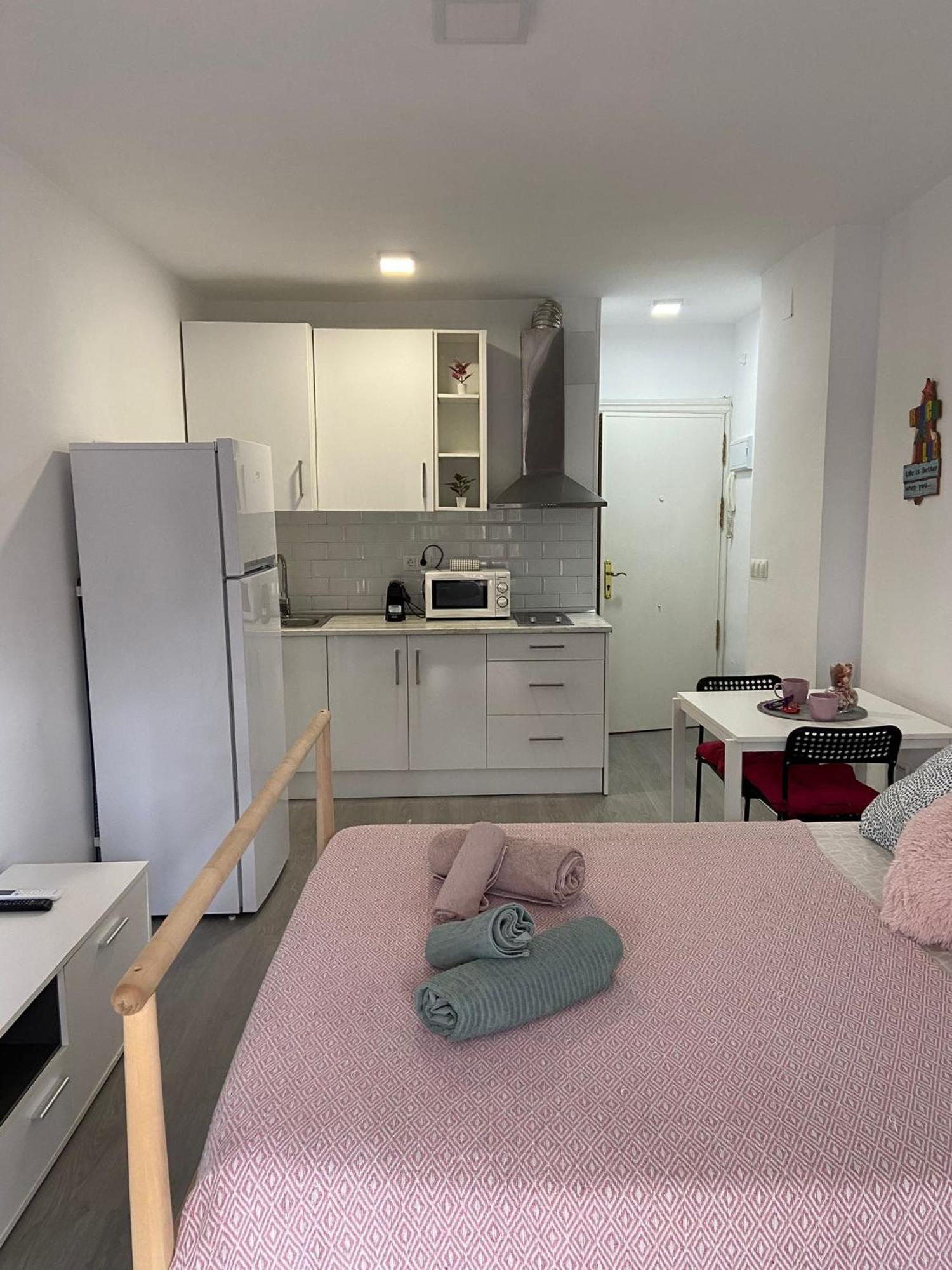 Joan Miro Apartment ตอร์เรโมลิโนส ภายนอก รูปภาพ