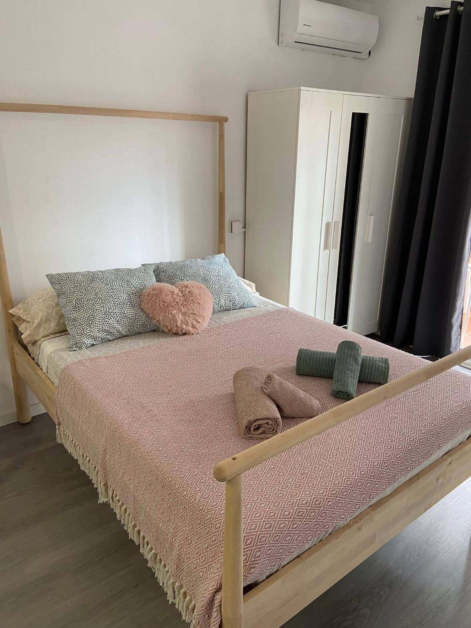 Joan Miro Apartment ตอร์เรโมลิโนส ภายนอก รูปภาพ
