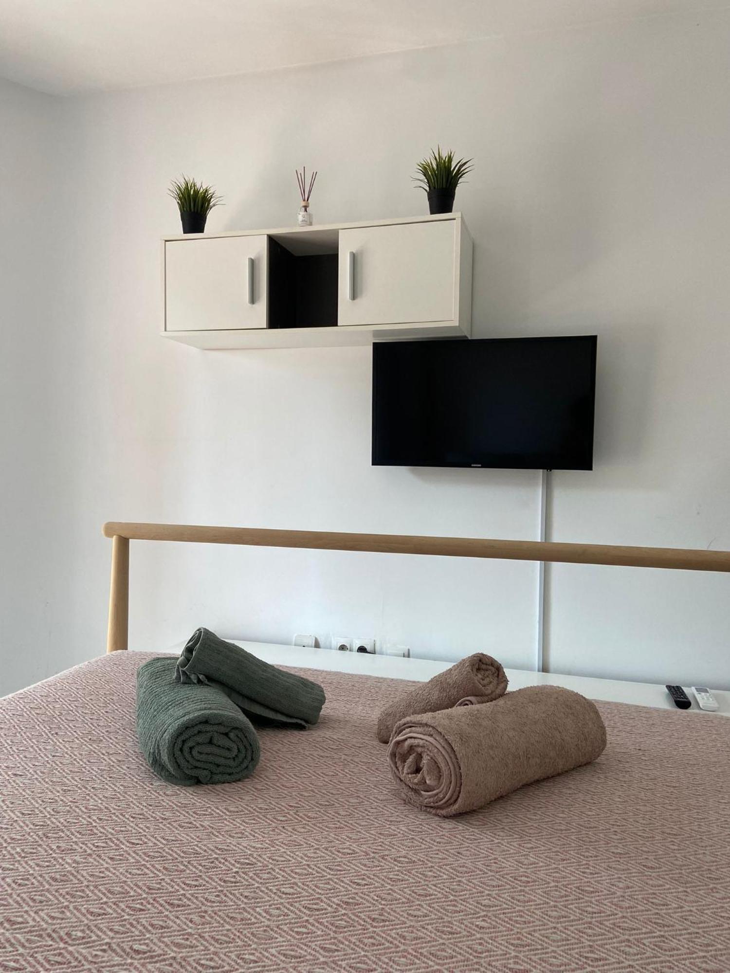 Joan Miro Apartment ตอร์เรโมลิโนส ภายนอก รูปภาพ