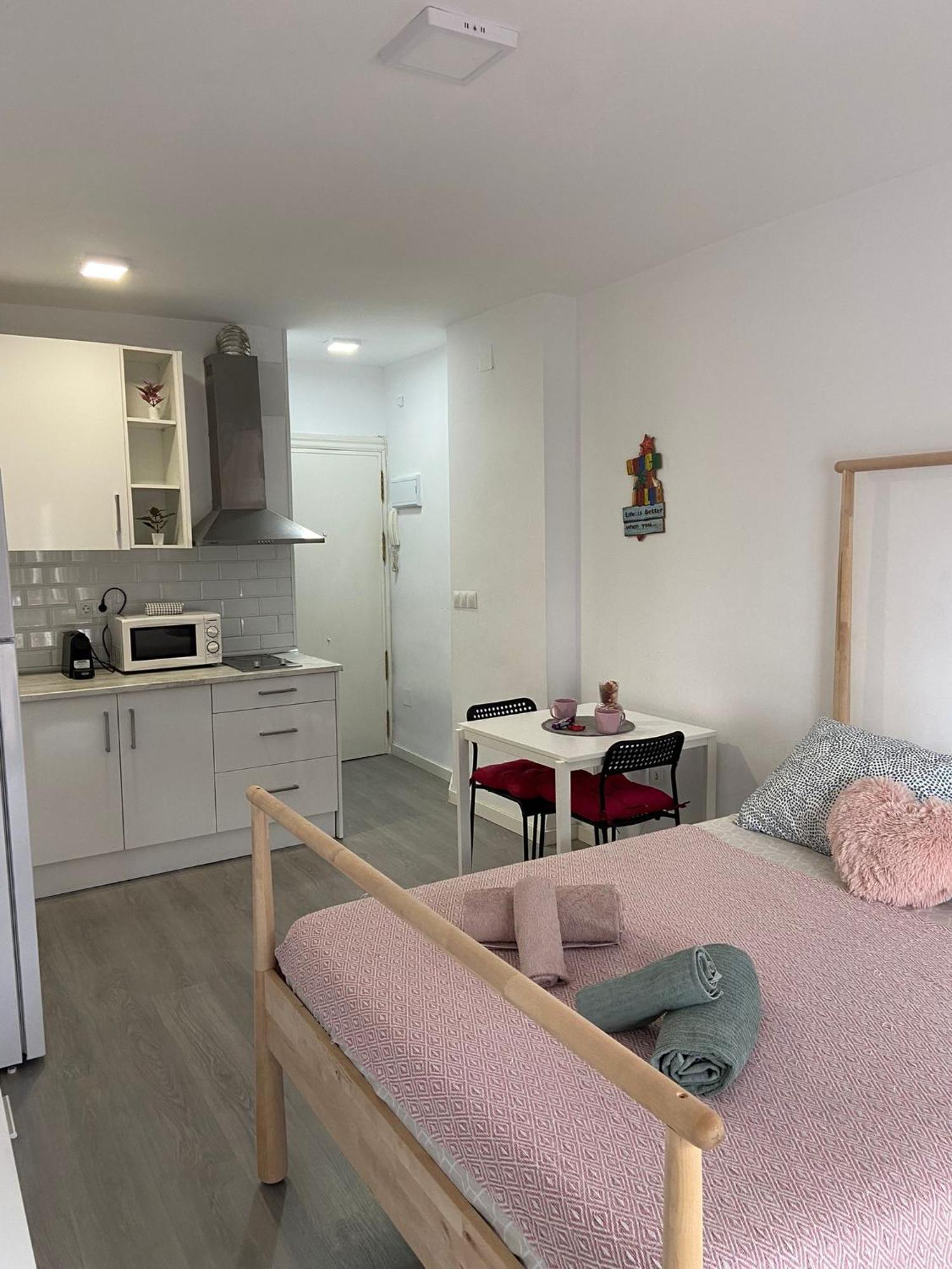Joan Miro Apartment ตอร์เรโมลิโนส ภายนอก รูปภาพ