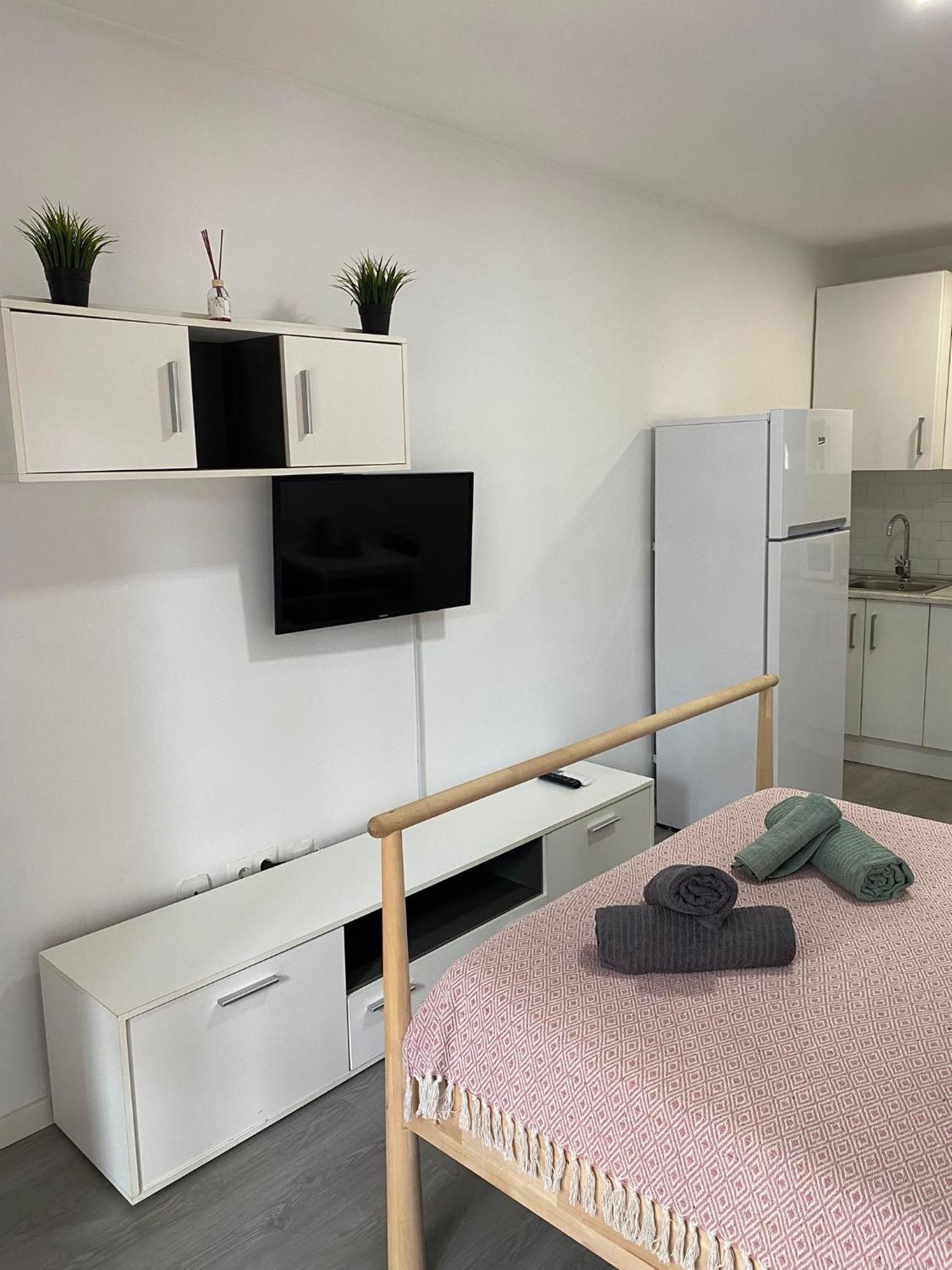 Joan Miro Apartment ตอร์เรโมลิโนส ภายนอก รูปภาพ