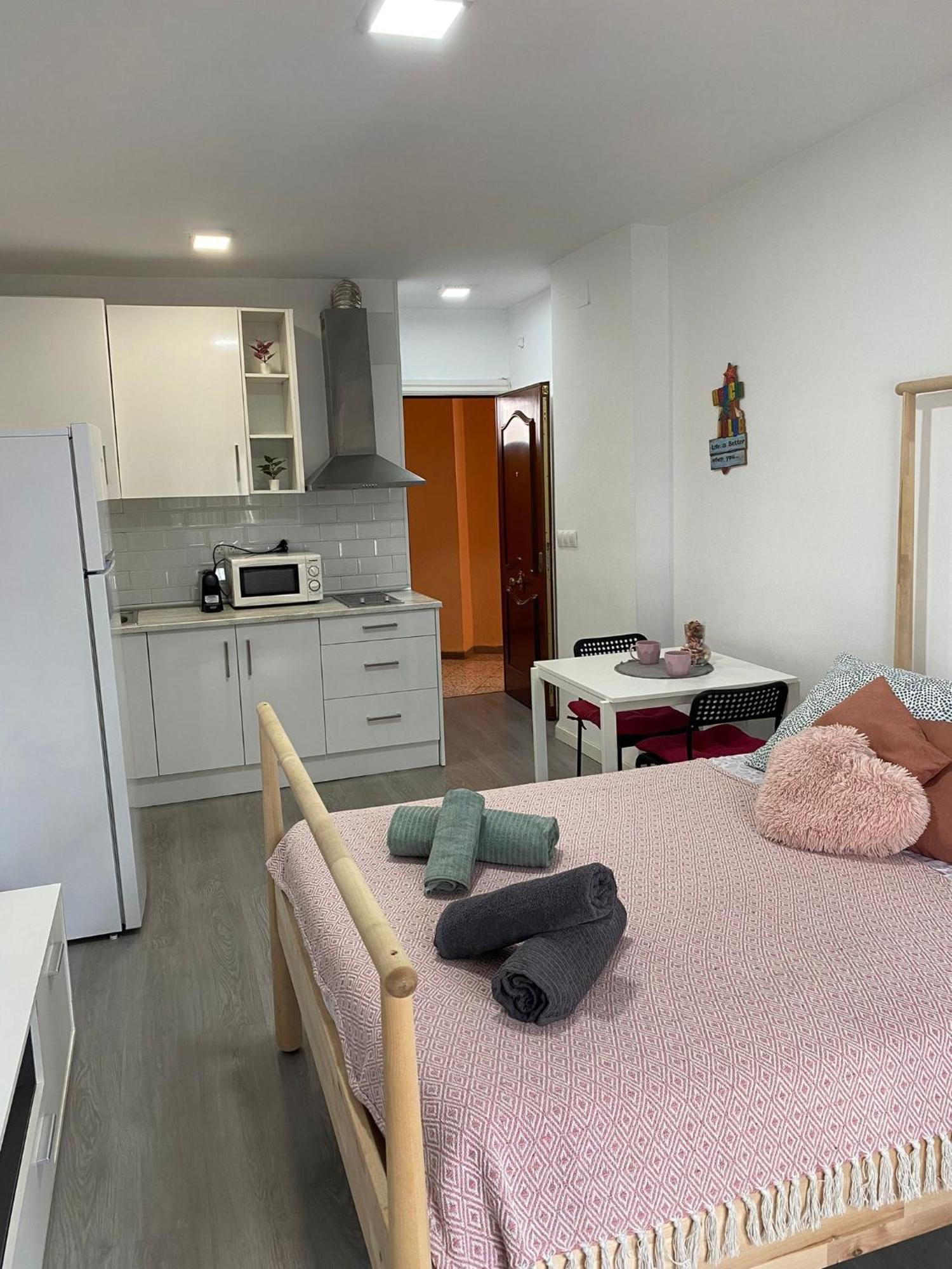 Joan Miro Apartment ตอร์เรโมลิโนส ภายนอก รูปภาพ